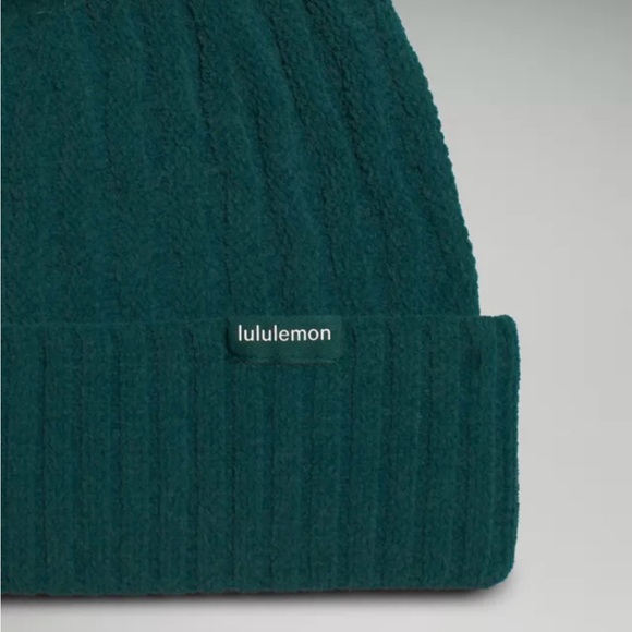 NWT Lululemon Women’s Cable Knit Pom Beanie Forest Green - Picture 2 of 11